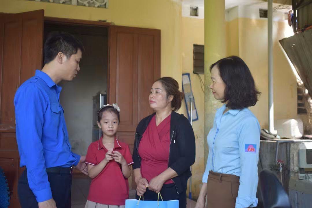 Trung thu sẻ chia, ấm áp tình người Than Núi Béo