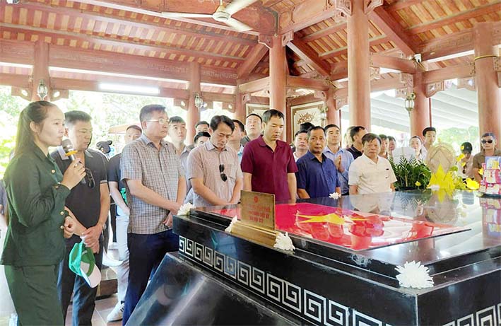 Đảng bộ Than Núi Béo tổ chức hành trình về nguồn tại các địa chỉ đỏ miền Trung
