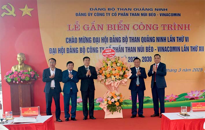 Lễ gắn biển công trình chào mừng Đại hội Đại biểu Đảng bộ Công ty lần thứ XII