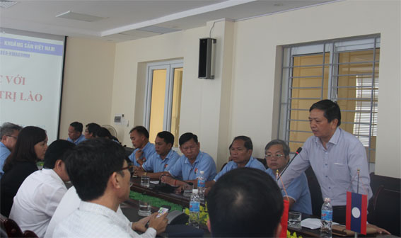 Đoàn cán bộ lớp cao cấp lý luận chính trị - hành chính nước CHDCND Lào tới thăm và làm việc tại Công ty 