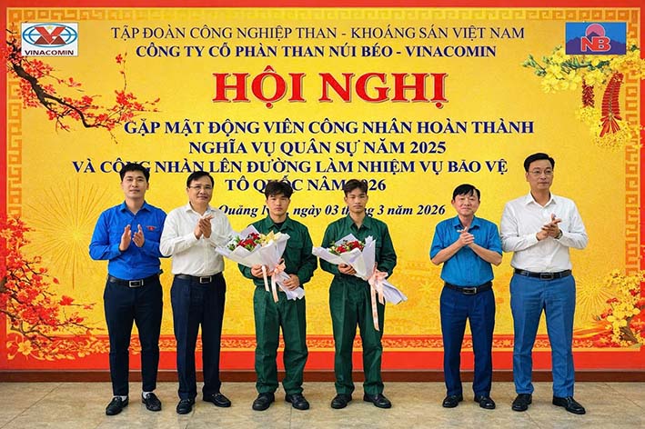 Than Núi Béo gặp mặt động viên công nhân lên đường nhập ngũ