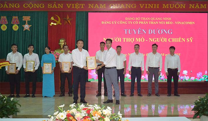 Đảng ủy Than Núi Béo tuyên dương 20 tấm gương “Người thợ mỏ - Người chiến sĩ” quý III năm 2025
